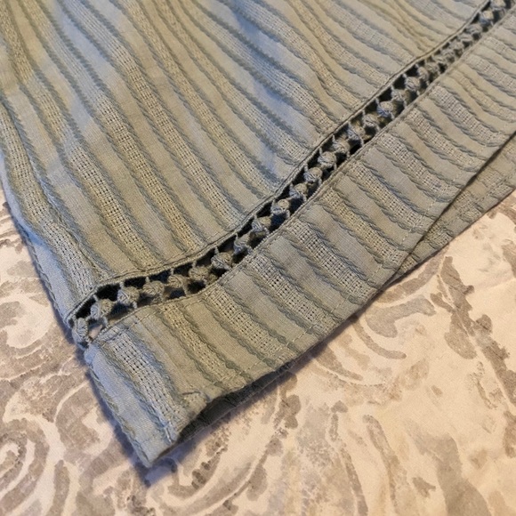 Skies Are Blue Top - Picture 4 of 9